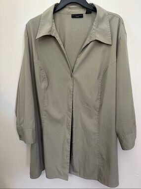 Apostrophe Woman 24 W taupe button front, v-neck blouse, EUC